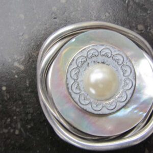 Broche 10
